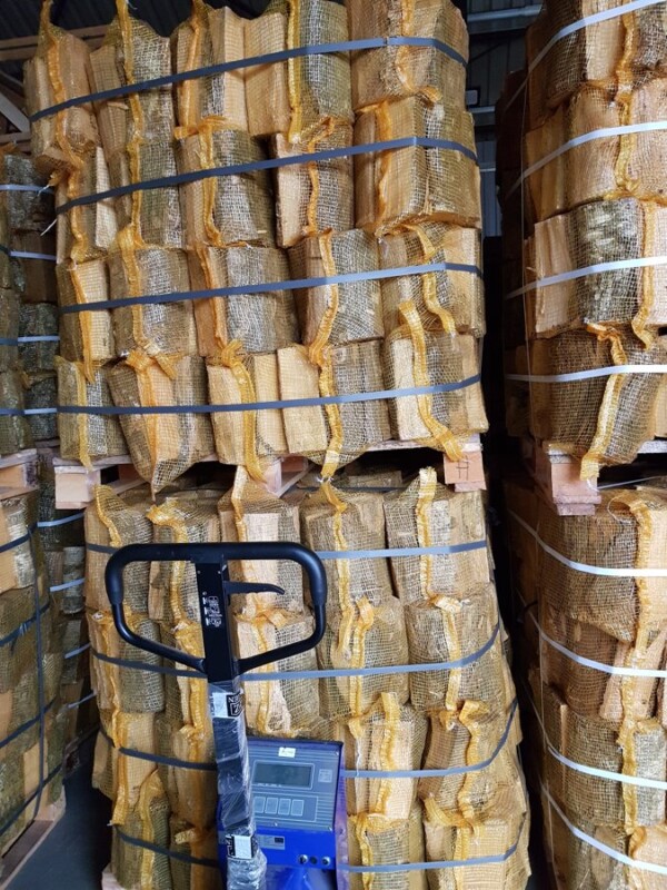 Hornbeam firewood in 22 l bags photo 2